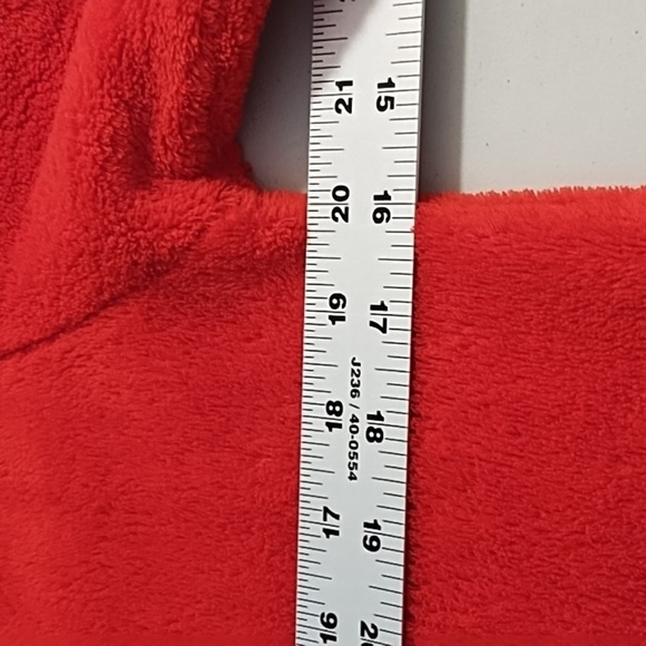 Secret Treasures Zip Front Soft Plush Fleece Cozy Red Robe Pockets - Picture 8 of 12